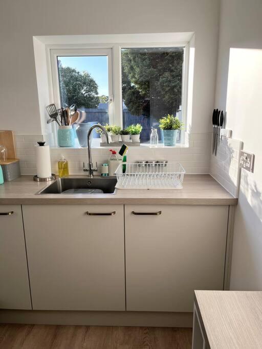 Beach Home With Garden, Close To New Forest Bournemouth Exteriör bild